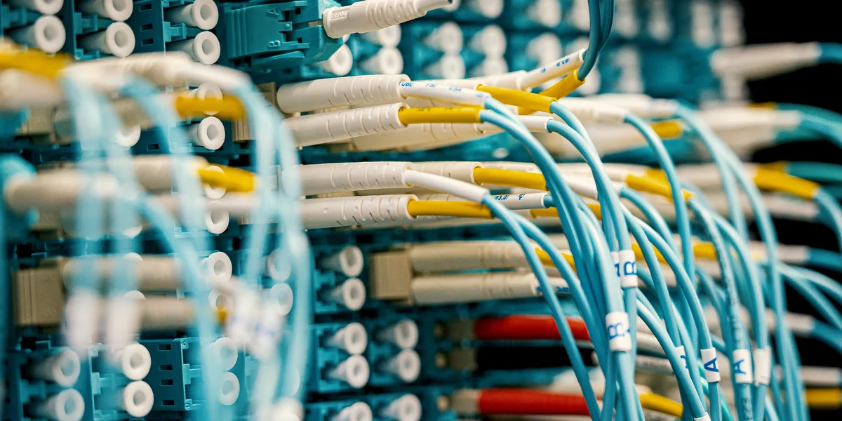 컴플라이언스 점검이 정기 수작업이라 위반이 뒤늦게 드러납니다