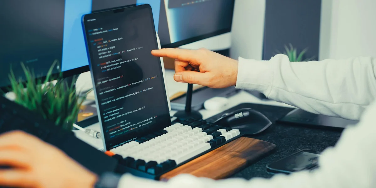 퇴사자 권한 회수가 수작업이라 보안 리스크가 쌓입니다